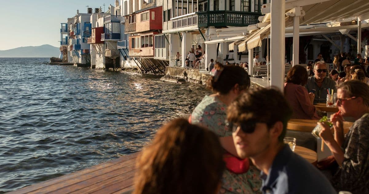 Gut vorbereitet in den Urlaub: Mit einer Kombination aus verschiedenen Zahlungsmitteln sorgt man für finanzielle Sicherheit auf Reisen.